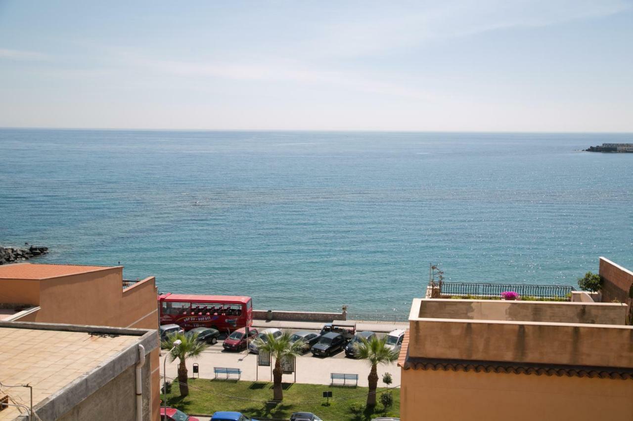 Lolita Holidays Giardini Naxos Exterior photo